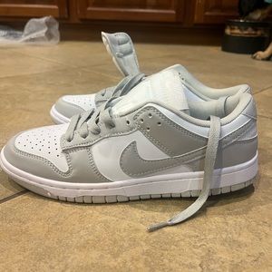 Nikes low rise dunks in “grayish fog” in men’s size 8. (runs small)